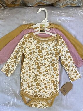 chick pea Ribbed Floral & Solid Onesie 3 Piece Set - 0-3 or 3-6